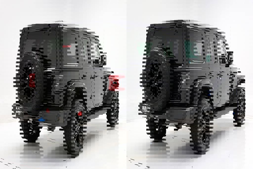 Used 2022 Jeep Wrangler Unlimited Sahara w/ Cold Weather Group image 9