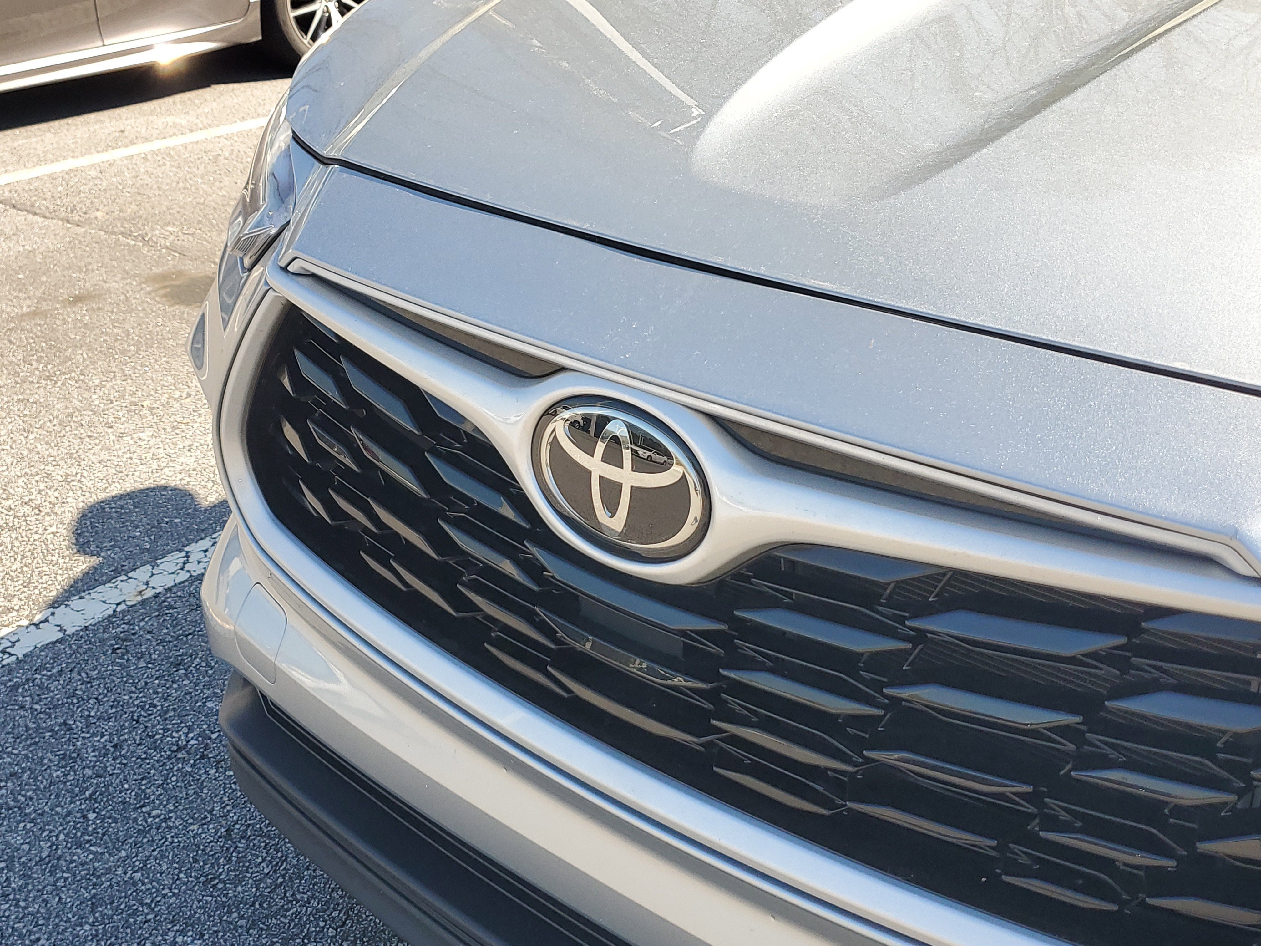 Used 2024 Toyota Highlander XLE image 5