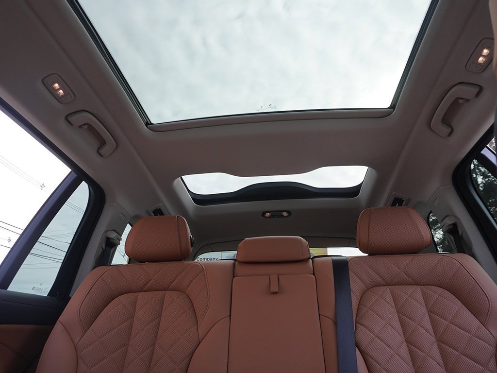 Used 2024 BMW X7 xDrive40i w/ Premium Package image 28