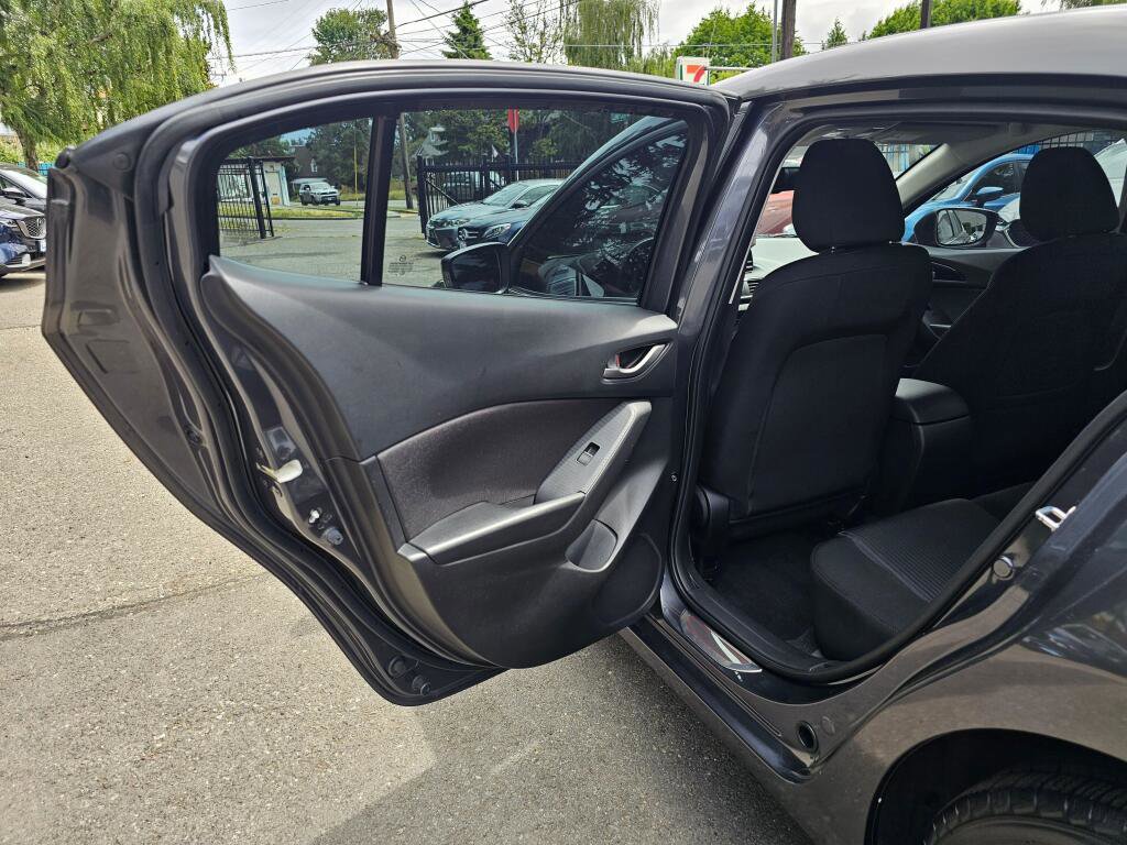 Used 2014 MAZDA MAZDA3 i Touring FWD image 16