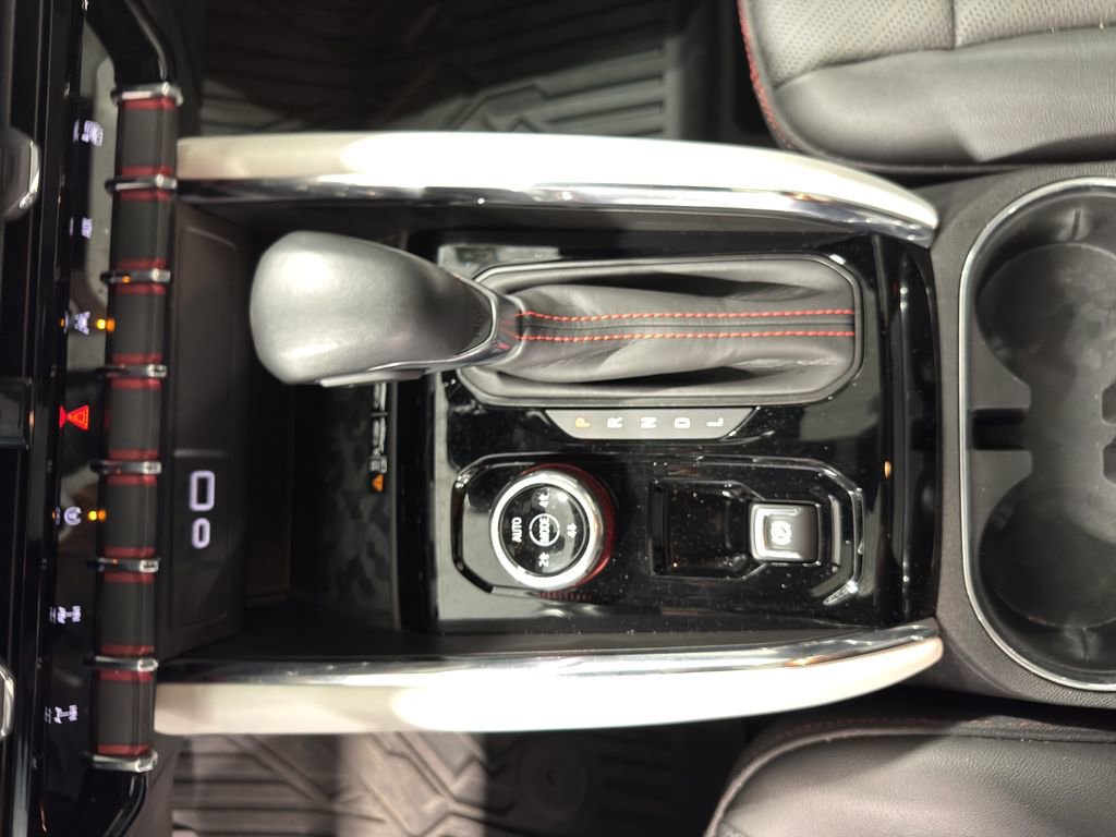 Used 2024 GMC Canyon AT4X image 28