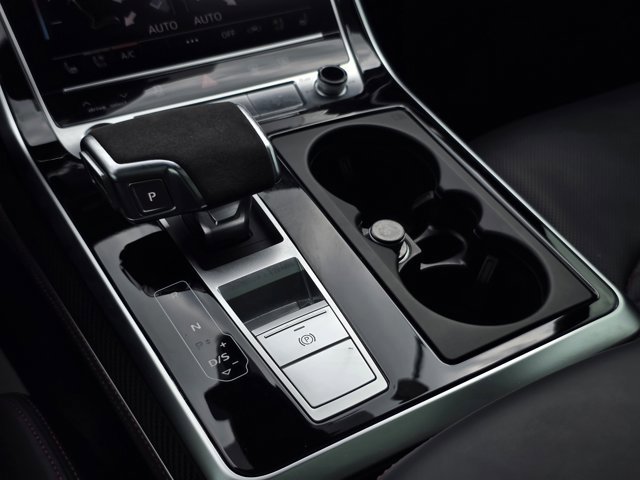 Used 2022 Audi RS Q8 w/ Carbon Optic Package AWD/4WD image 22