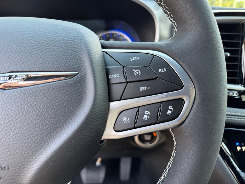 New 2026 Chrysler Pacifica Select image 21