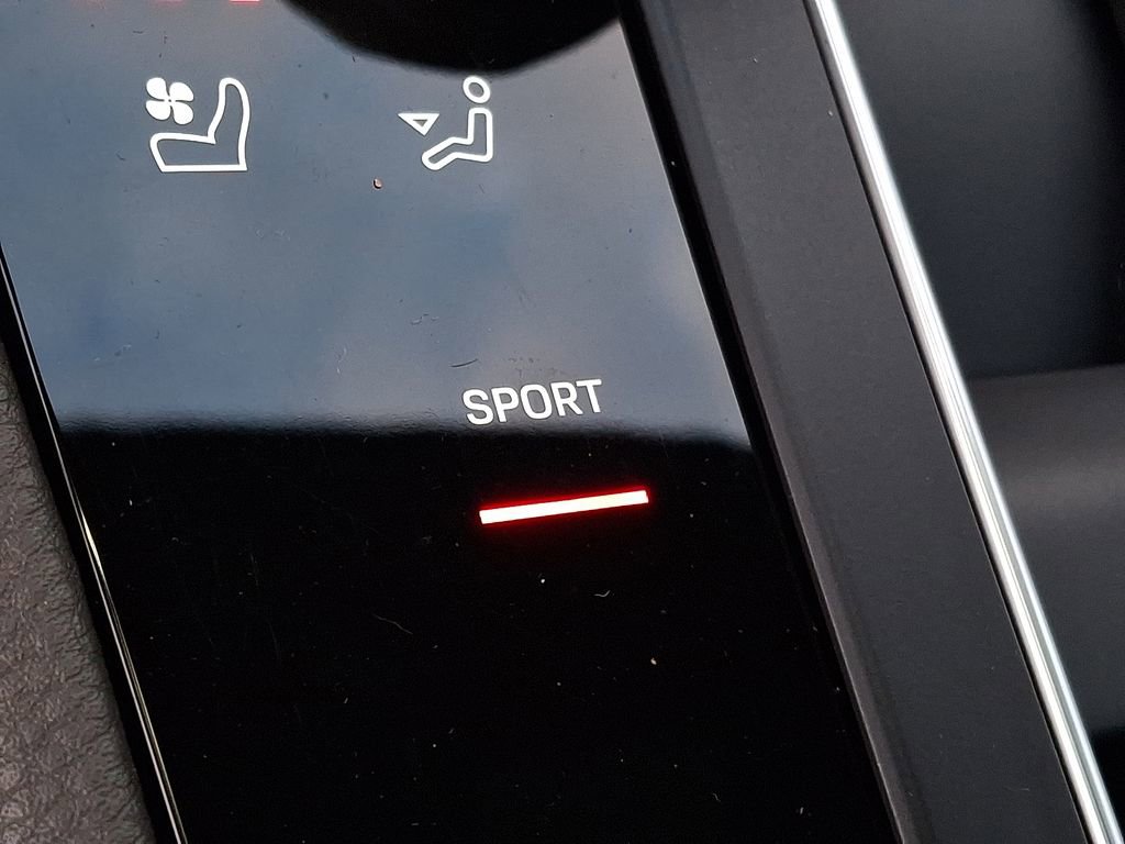 Used 2022 Porsche Macan w/ Premium Package Plus image 22