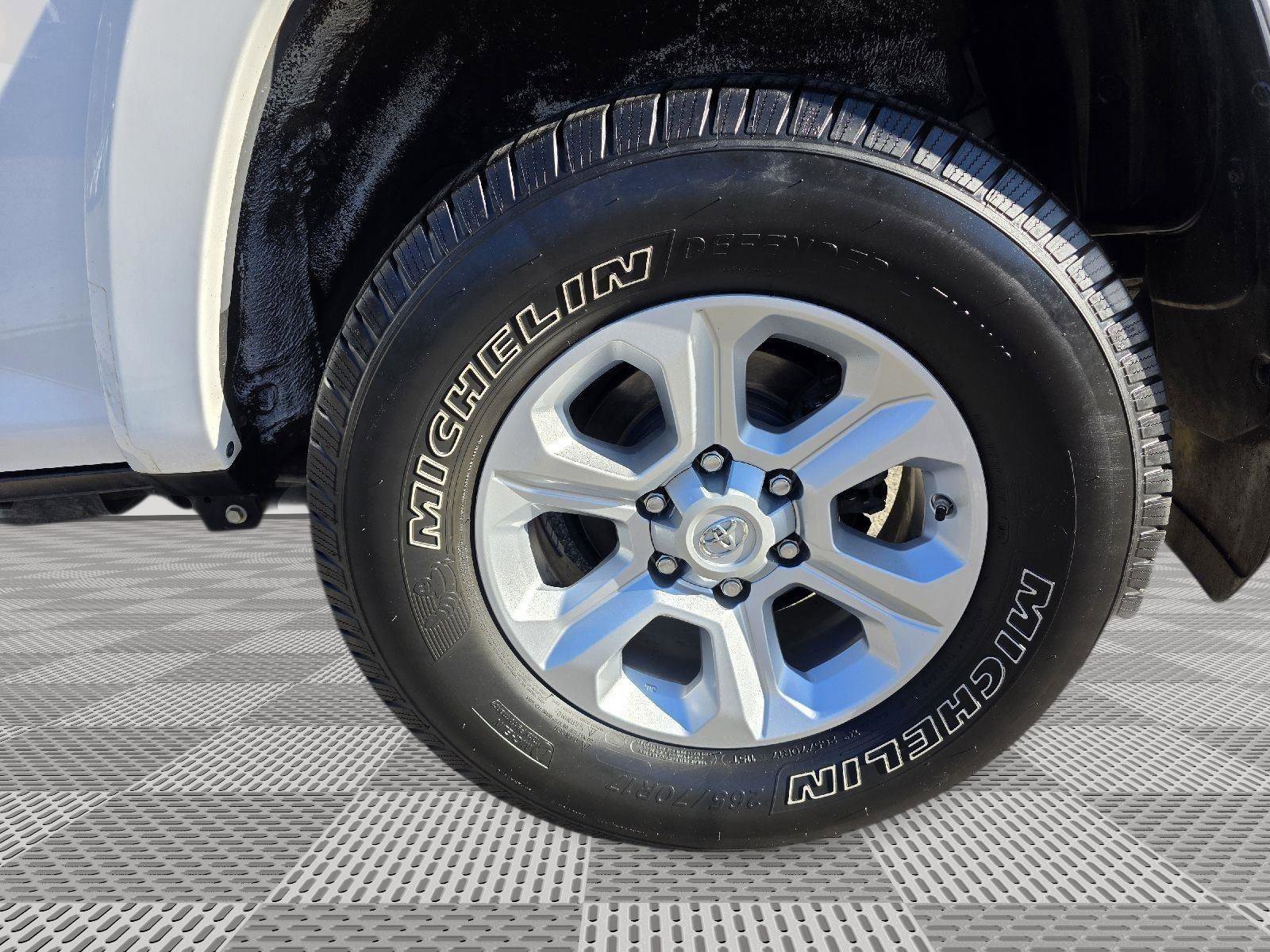 Used 2016 Toyota 4Runner SR5 image 22