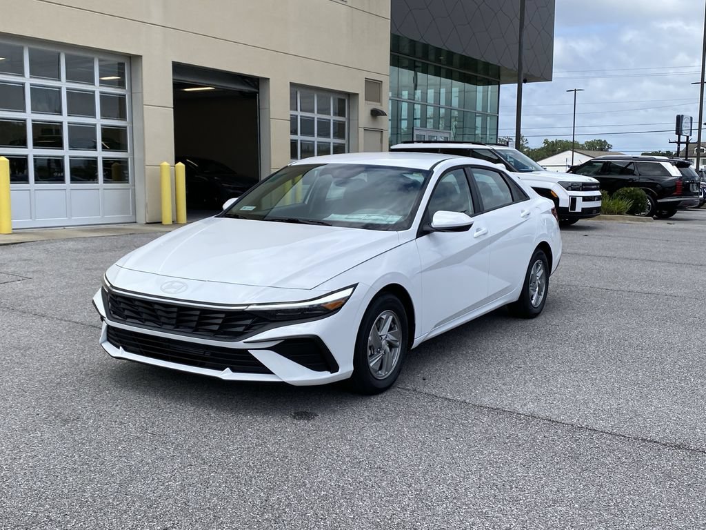 New 2026 Hyundai Elantra SE FWD image 4
