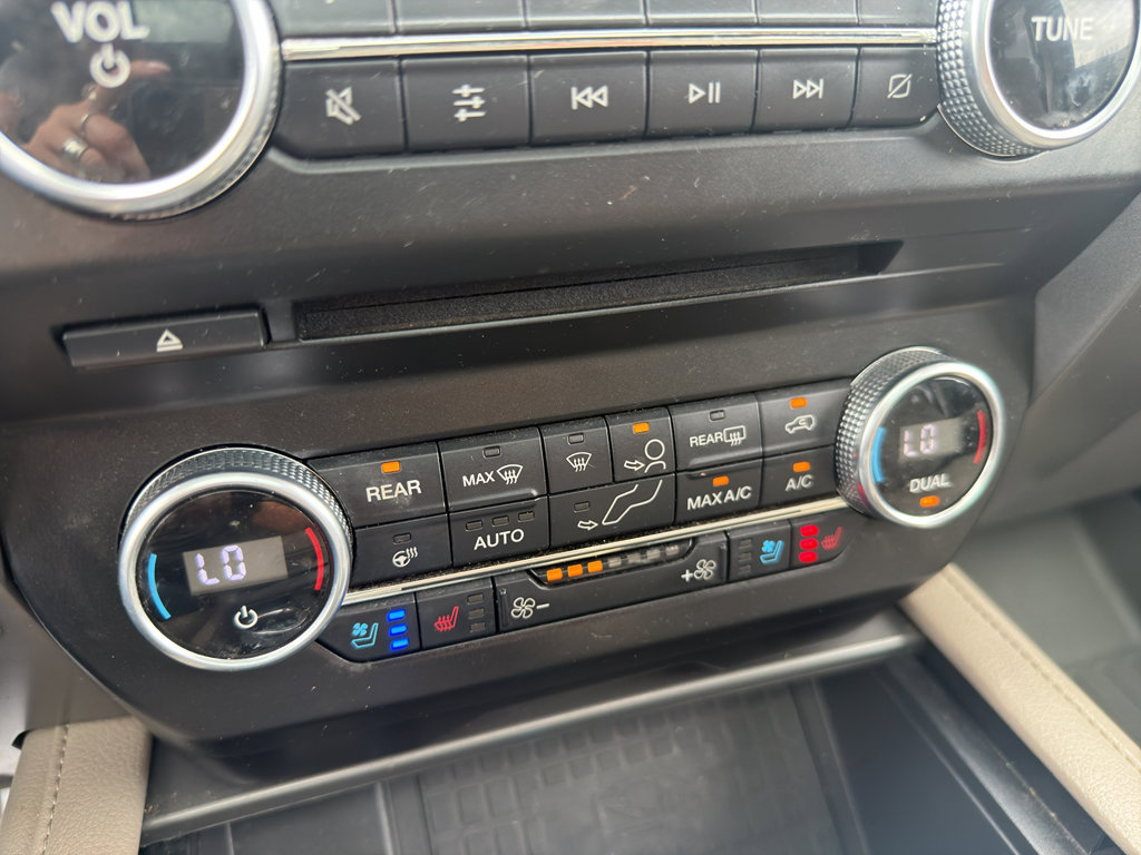 Used 2018 Ford Expedition XLT w/ Equipment Group 202A RWD image 35