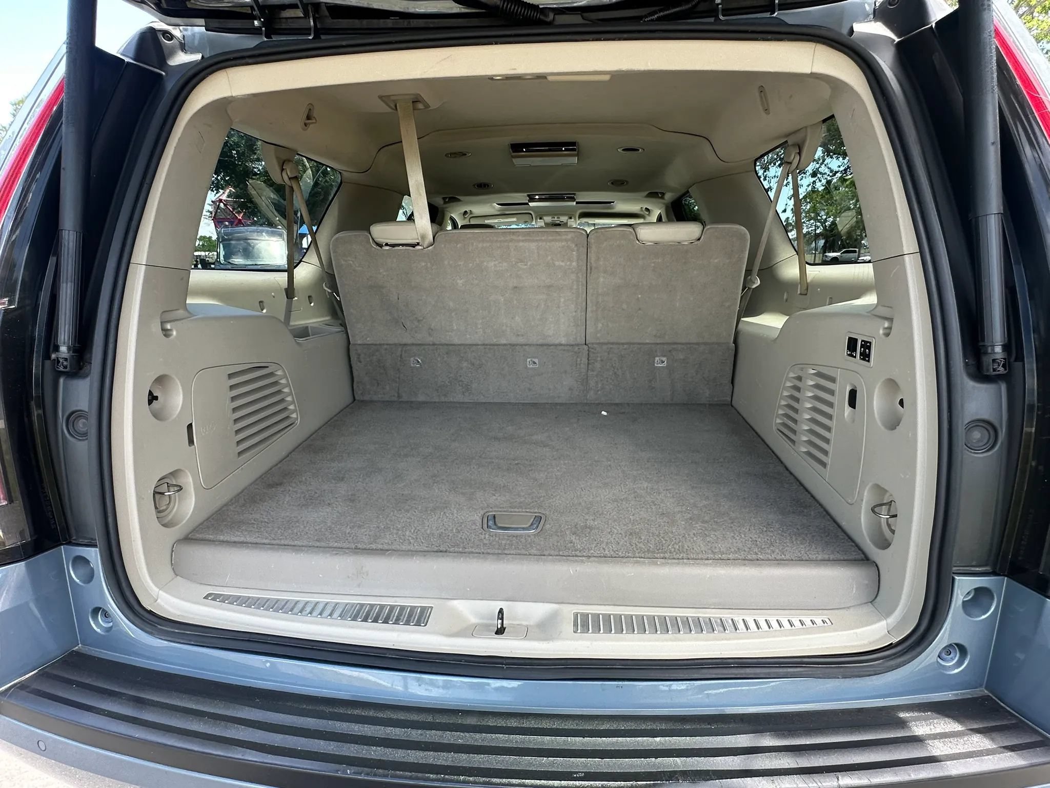 Used 2016 Cadillac Escalade ESV Luxury AWD/4WD image 26