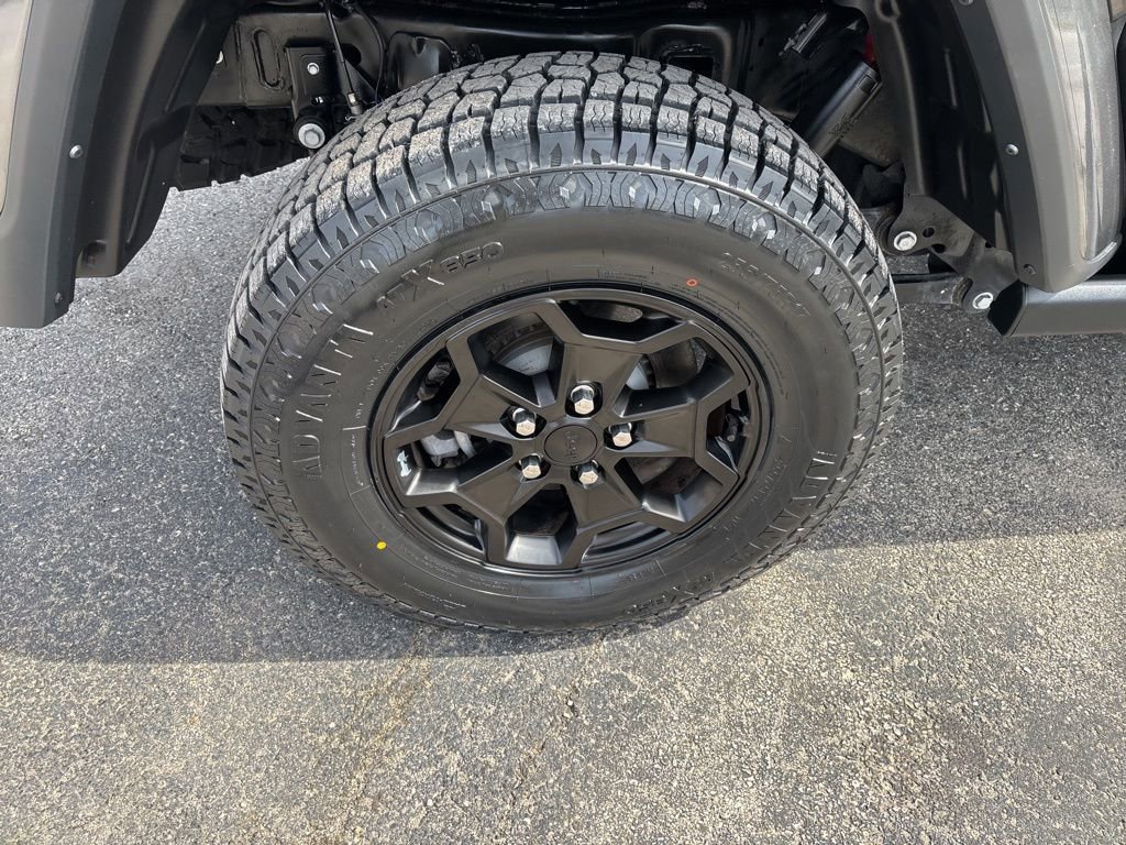 Used 2022 Jeep Gladiator Willys image 24