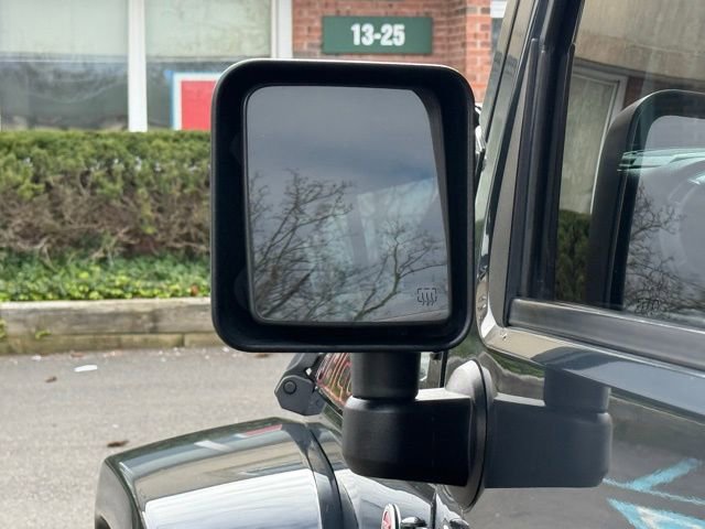 Used 2016 Jeep Wrangler Unlimited Rubicon image 12