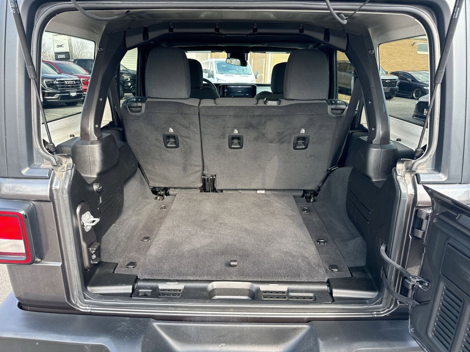 Used 2024 Jeep Wrangler Sport S image 24