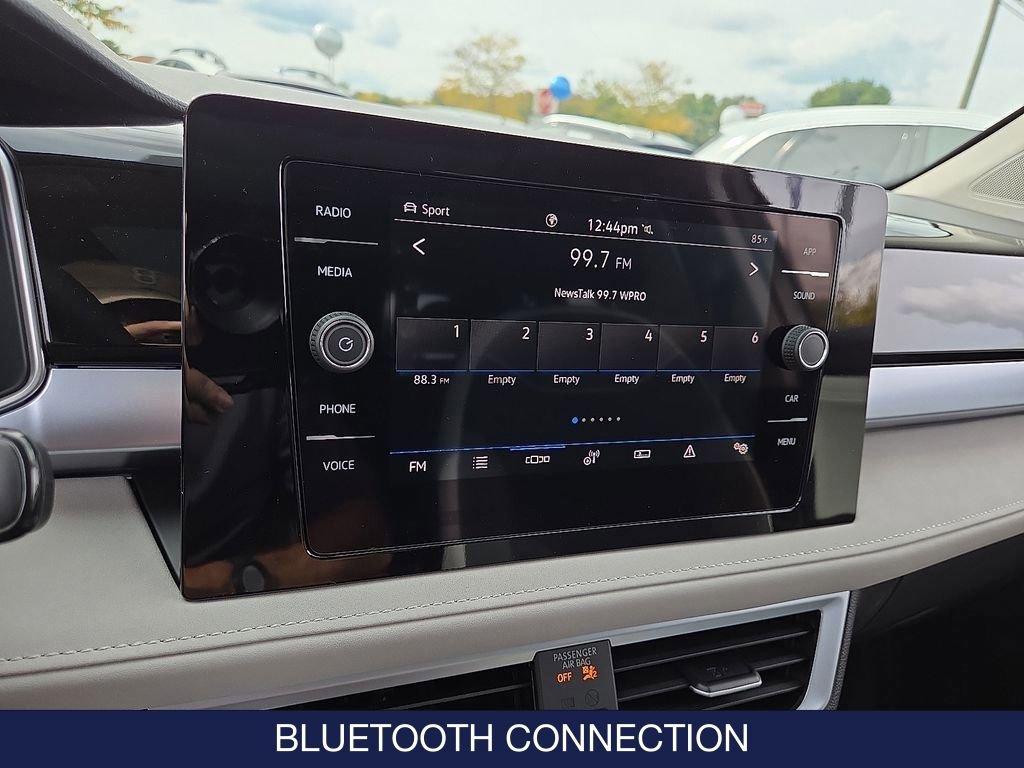 New 2025 Volkswagen Taos SE image 12