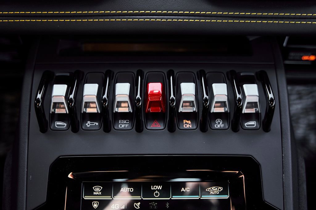 Used 2021 Lamborghini Huracan EVO image 67