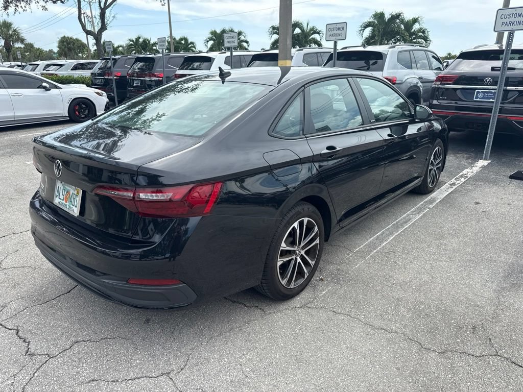 Certified 2024 Volkswagen Jetta Sport FWD image 3