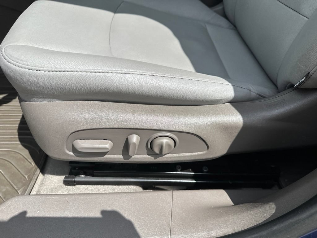 Certified 2017 Chevrolet Malibu LT w/ Leather Package FWD image 12