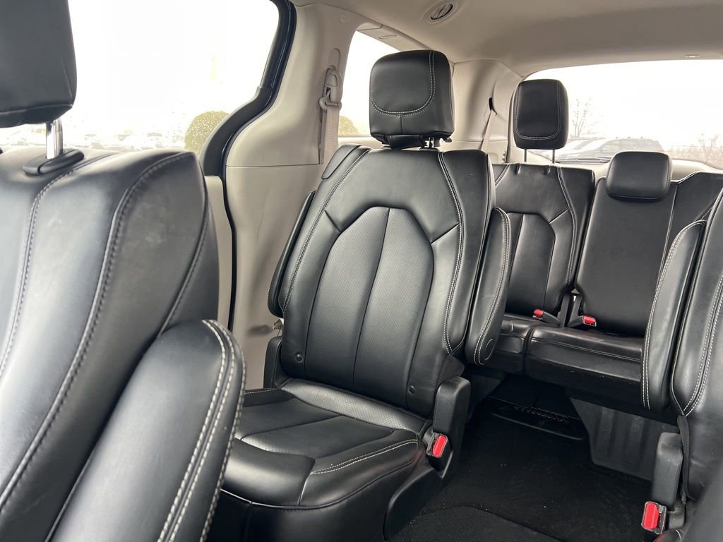 Used 2023 Chrysler Pacifica Touring-L image 24