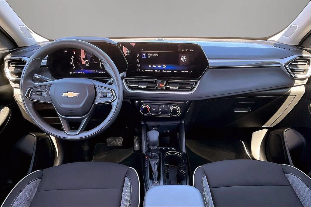 Used 2025 Chevrolet TrailBlazer LT AWD/4WD image 7