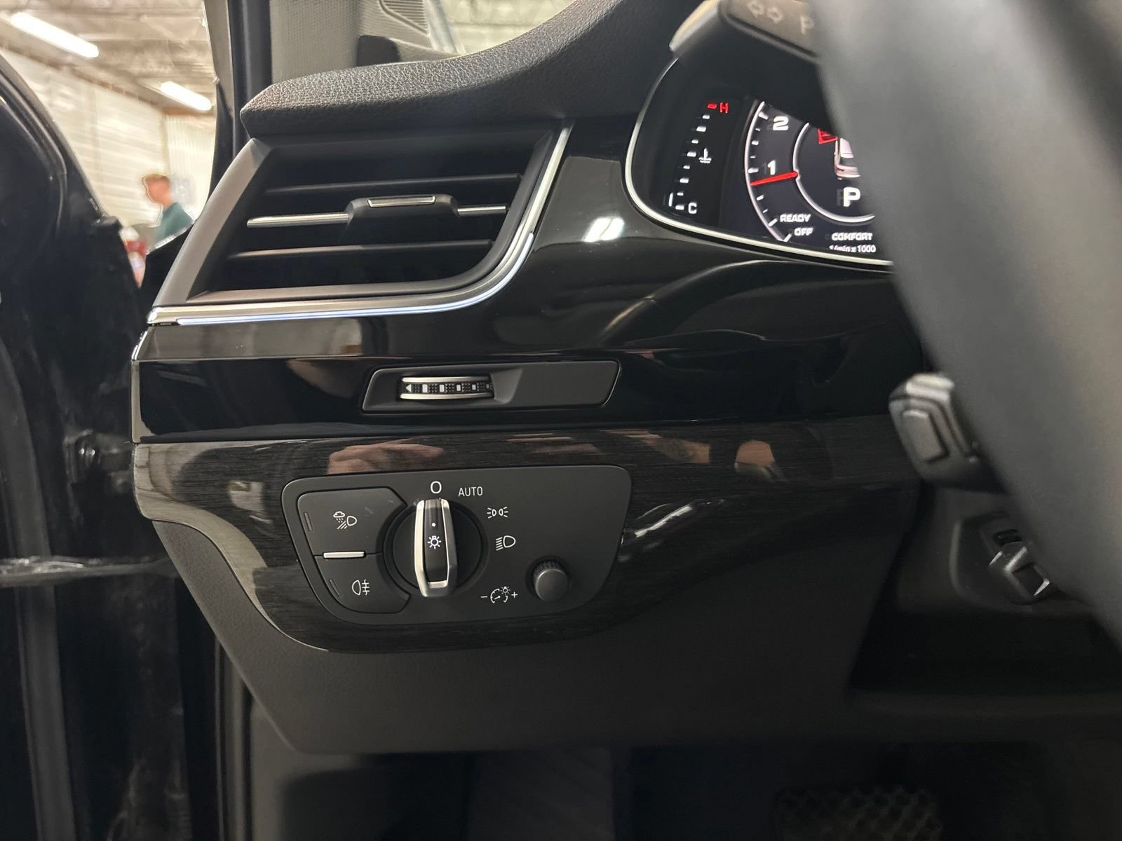 Used 2019 Audi Q7 3.0T Premium Plus w/ Premium Plus Package AWD/4WD image 16