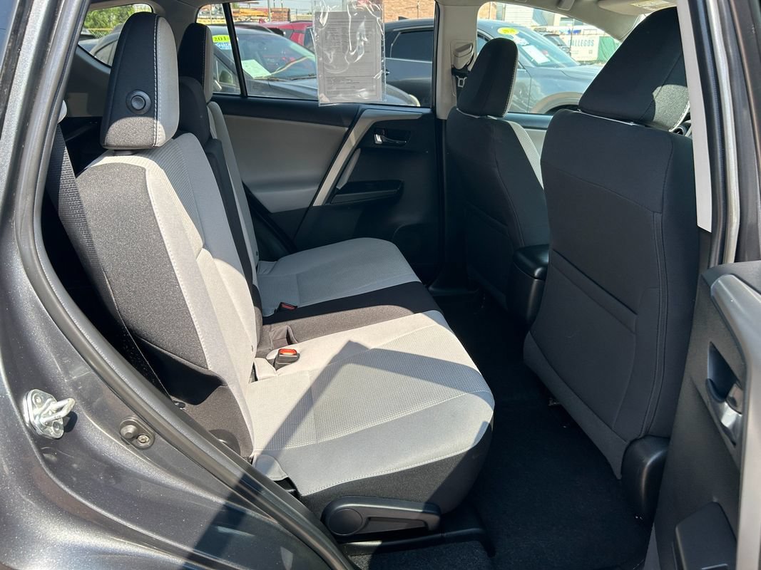 Used 2018 Toyota RAV4 XLE AWD/4WD image 18