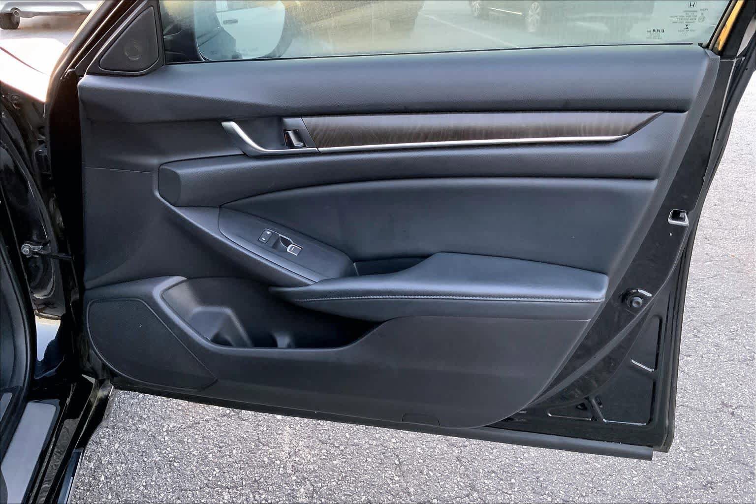 Used 2018 Honda Accord EX image 22