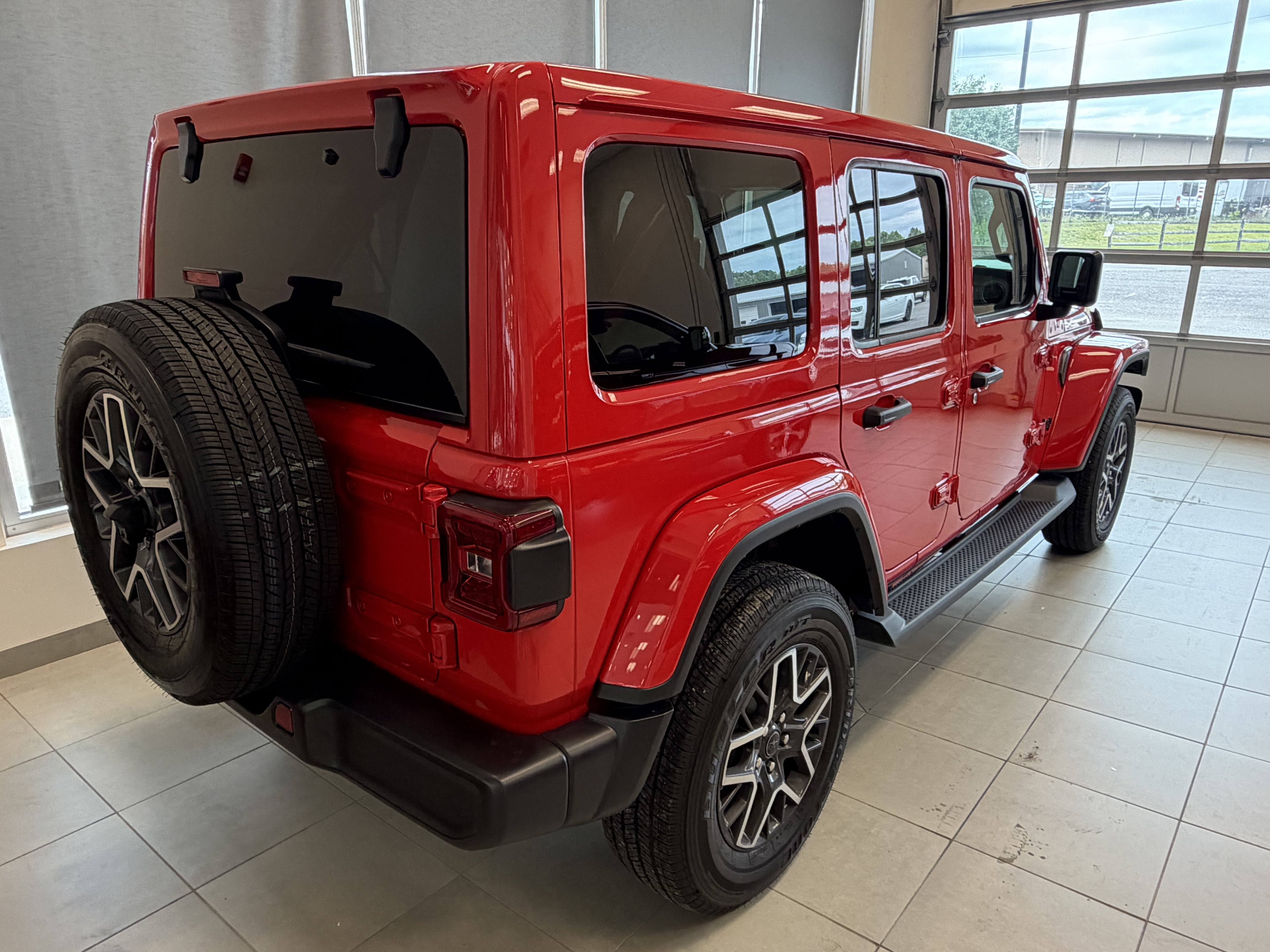 Used 2026 Jeep Wrangler Unlimited Sahara AWD/4WD image 3