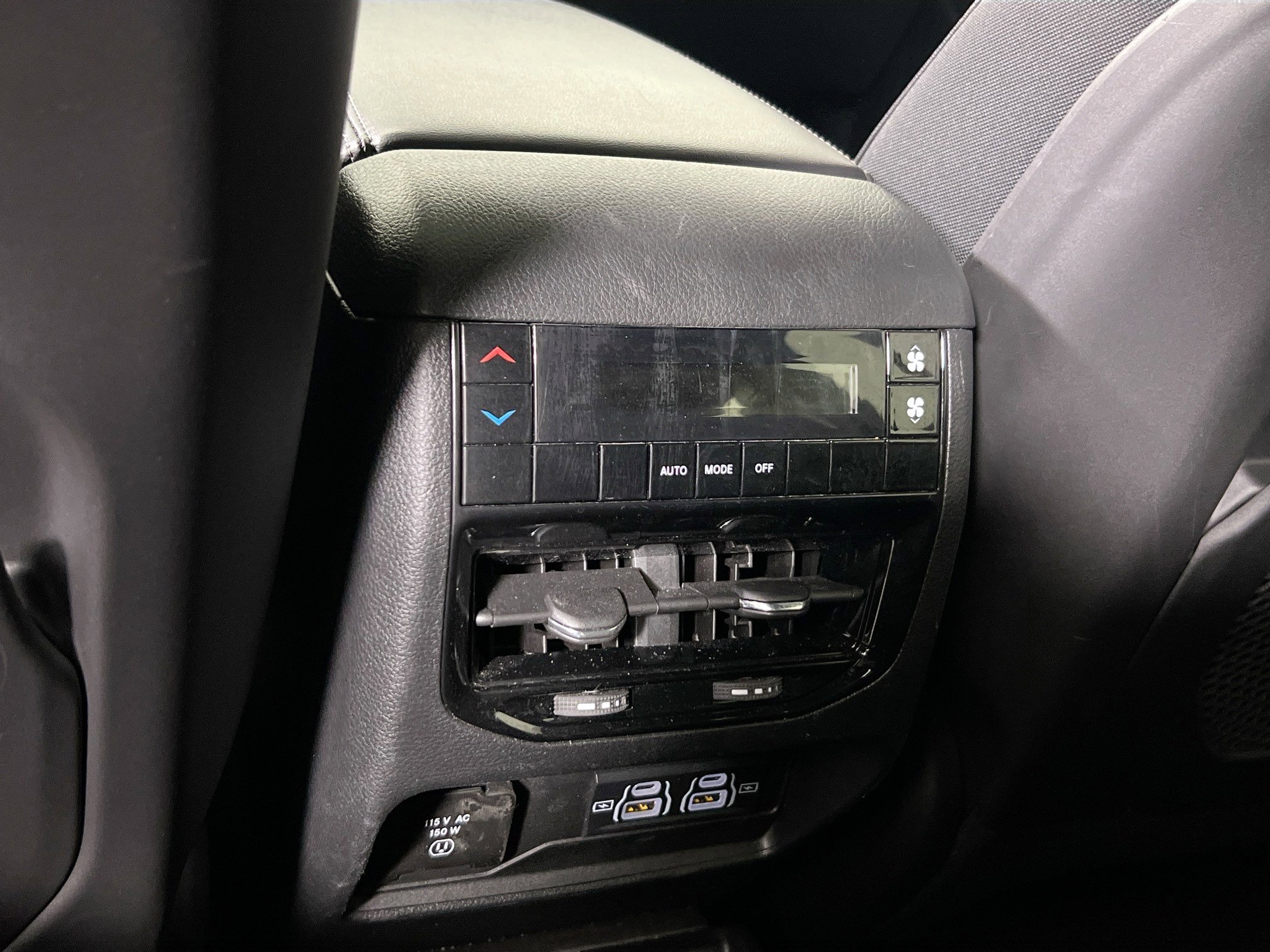 Used 2023 Jeep Grand Cherokee L Laredo image 24