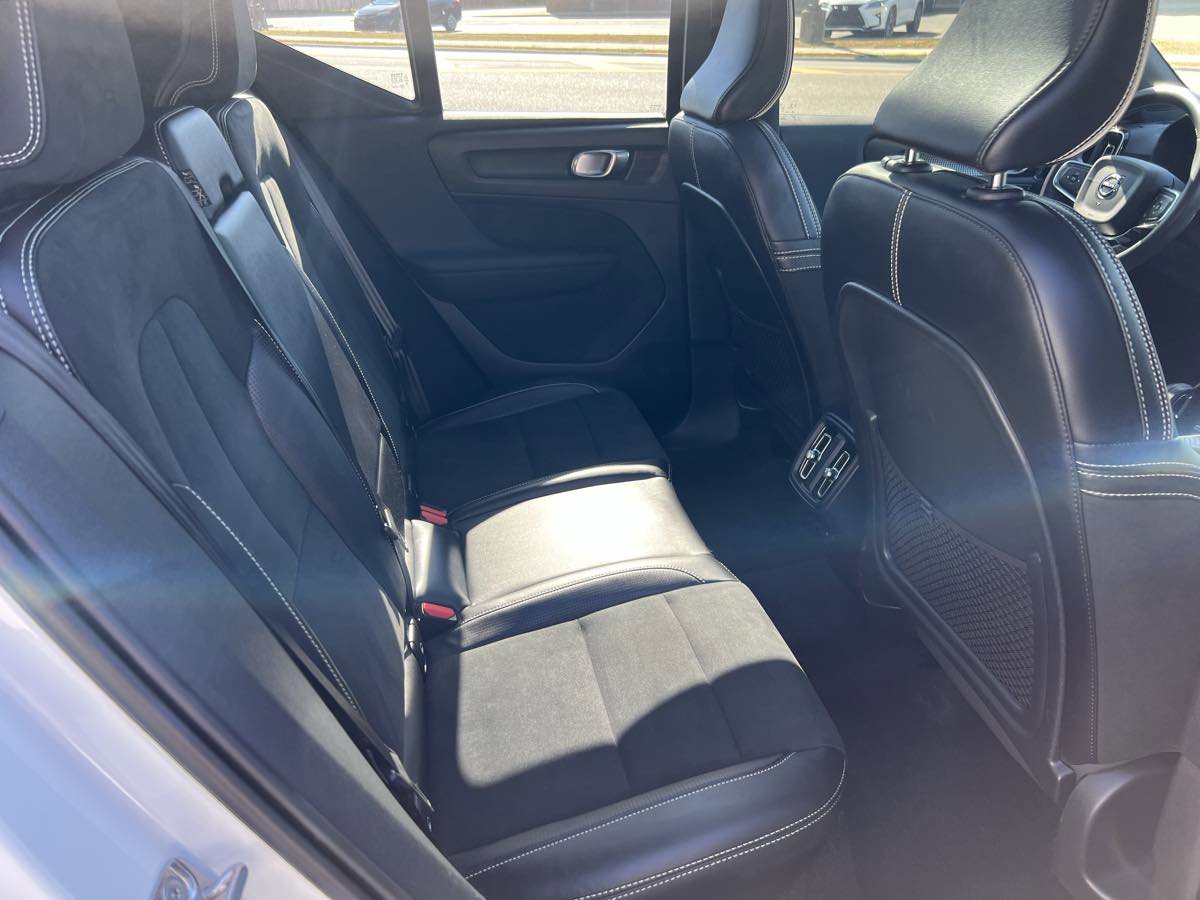 Used 2020 Volvo XC40 T5 R-Design image 17