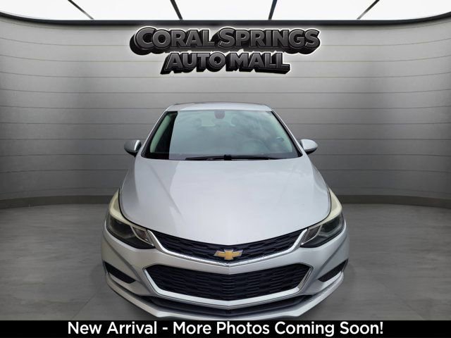 Used 2018 Chevrolet Cruze LT FWD image 2