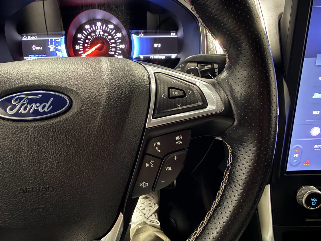 Used 2022 Ford Edge ST image 15