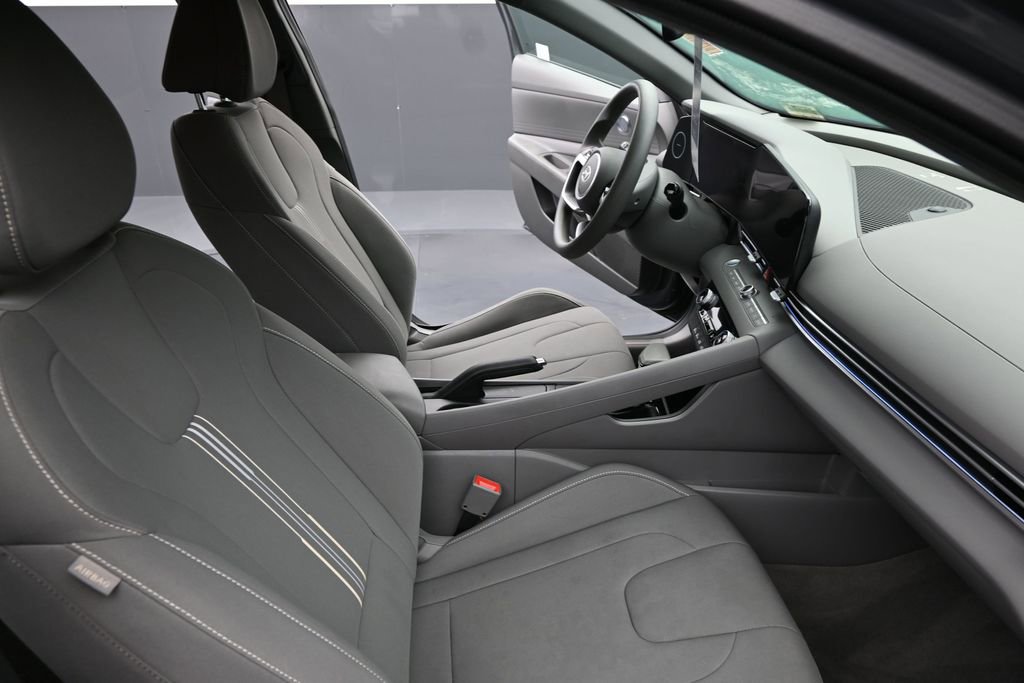 Certified 2024 Hyundai Elantra SEL FWD image 30