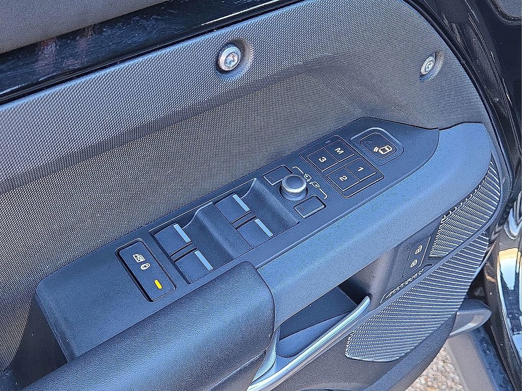 Used 2023 Land Rover Defender 110 X image 22