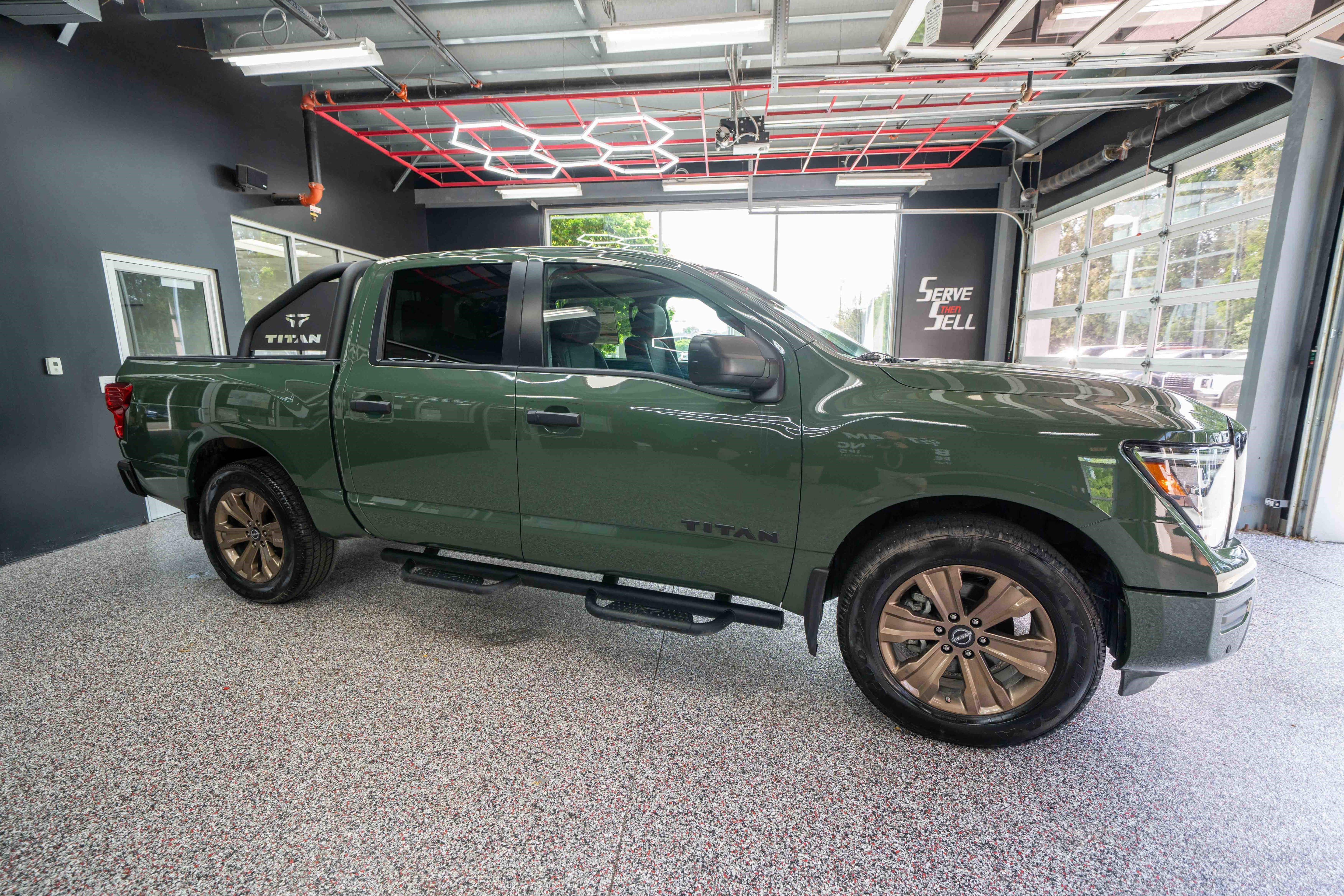 Used 2024 Nissan Titan SV w/ SV Bronze Edition Package RWD image 5