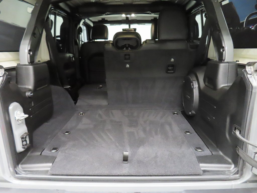 Used 2022 Jeep Wrangler Unlimited Sahara w/ LED Lighting Group image 32