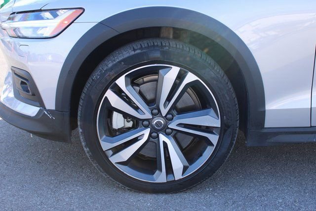 Used 2025 Volvo V60 B5 Cross Country Plus image 37