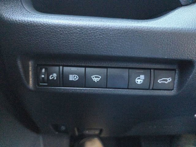 Used 2021 Toyota RAV4 SE w/ Weather & Moonroof Package AWD/4WD image 17