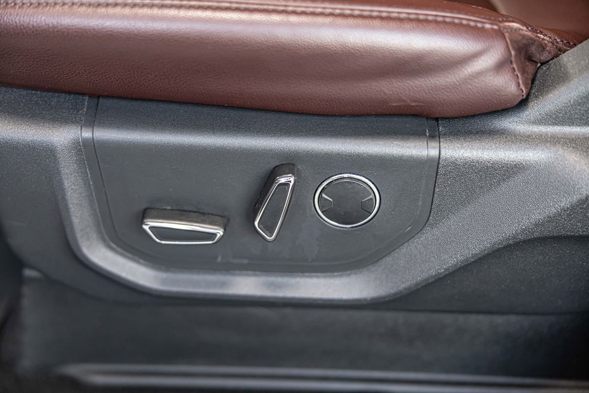 Used 2024 Ford Expedition Limited AWD/4WD image 23