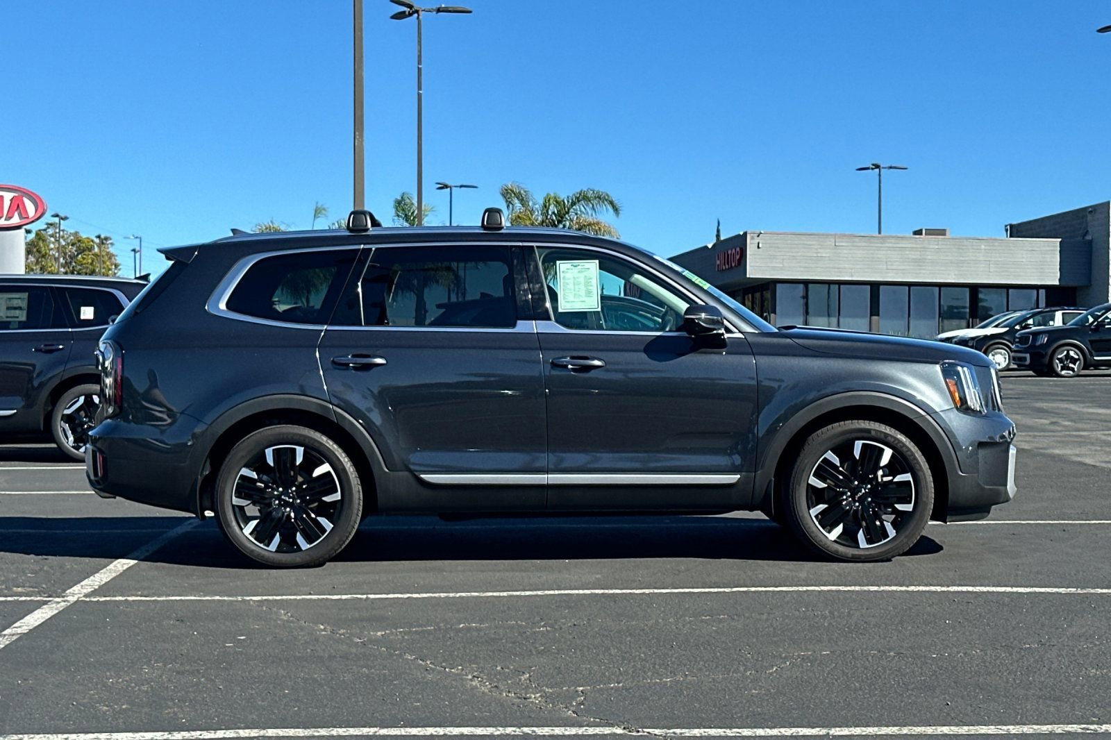 Certified 2024 Kia Telluride SX Prestige w/ Towing Package image 4