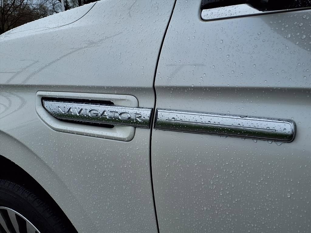 Used 2019 Lincoln Navigator Reserve AWD/4WD image 12