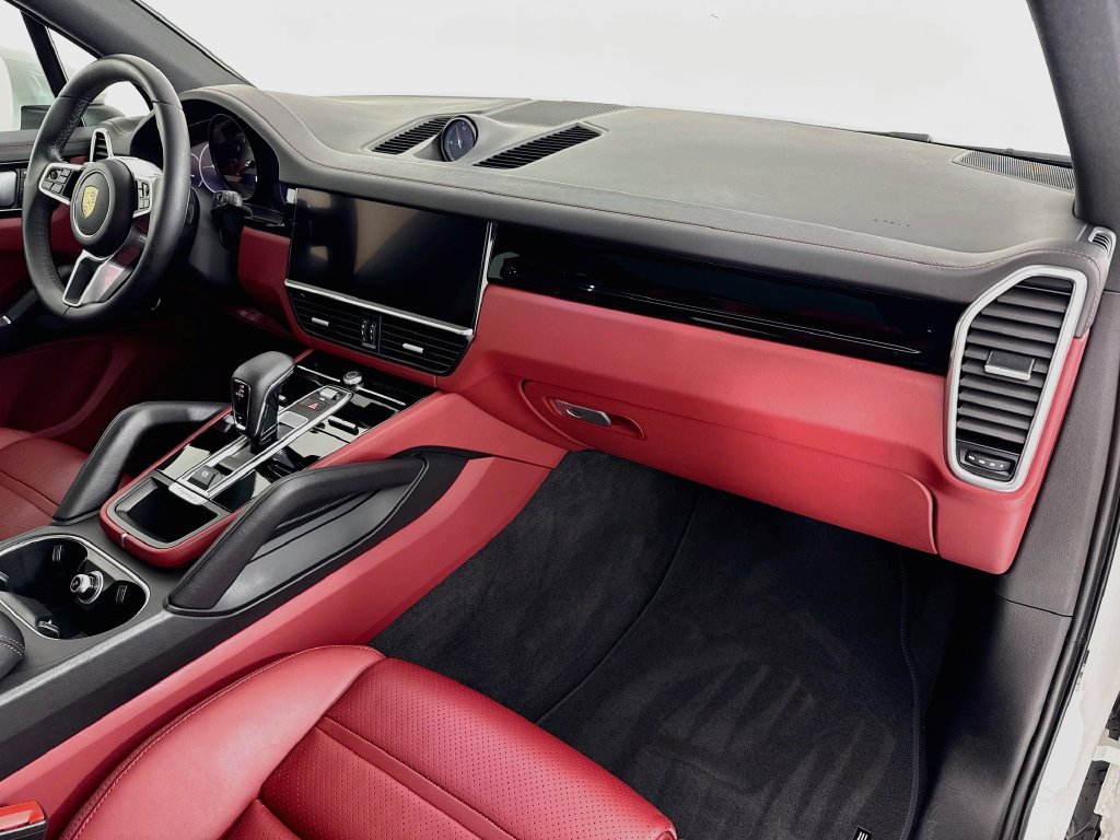 Certified 2023 Porsche Cayenne AWD/4WD image 30