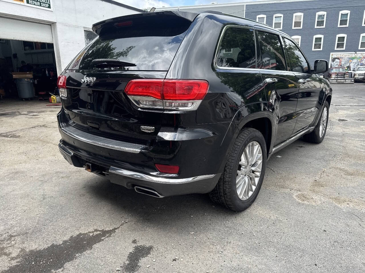 Used 2017 Jeep Grand Cherokee Summit AWD/4WD image 6