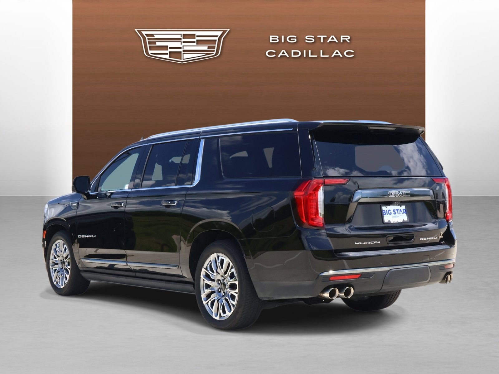 Used 2023 GMC Yukon XL Denali Ultimate AWD/4WD image 3