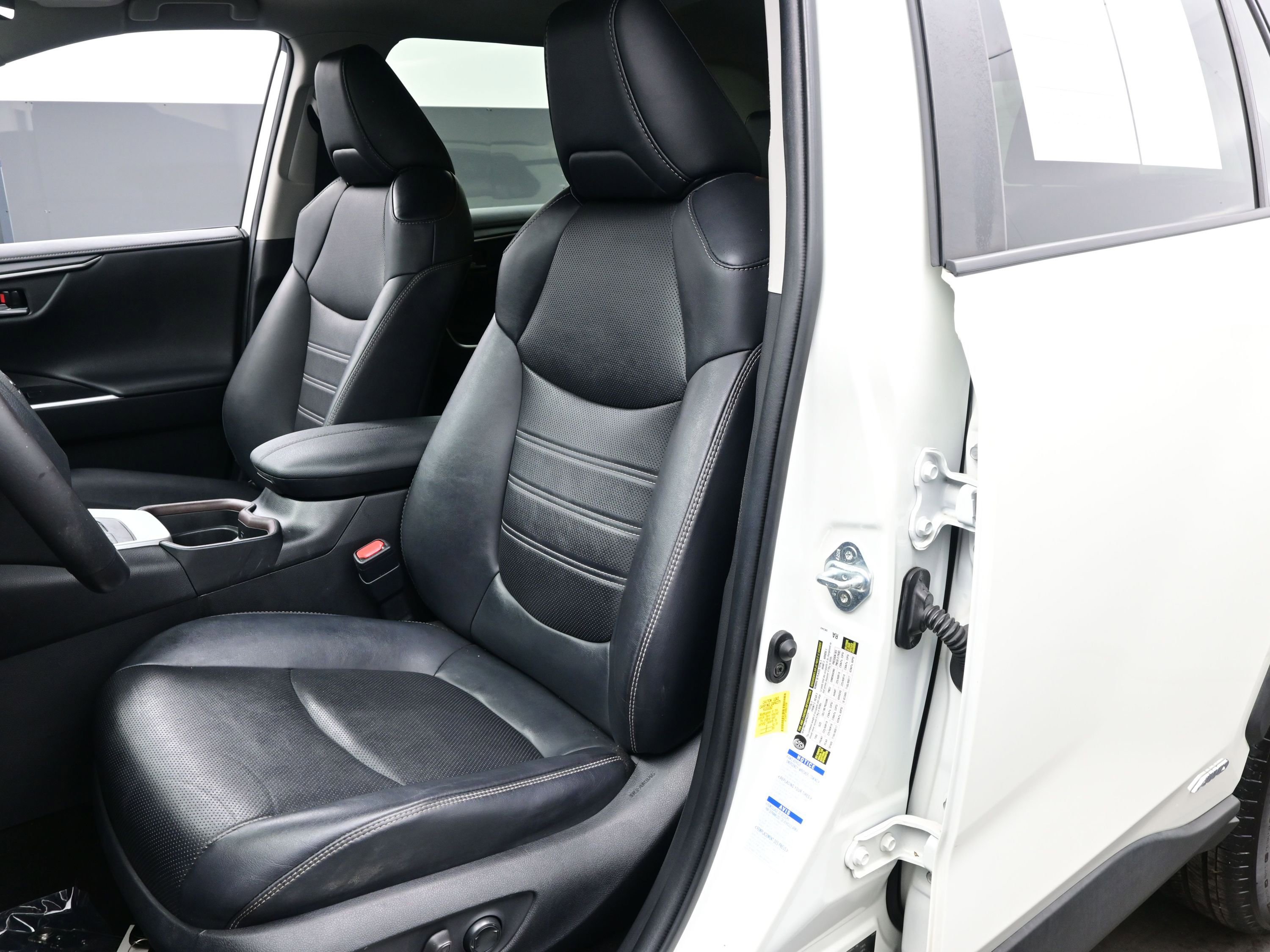 Used 2021 Toyota RAV4 Limited image 12