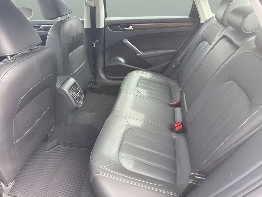 Used 2020 Volkswagen Passat 2.0T SEL FWD image 19