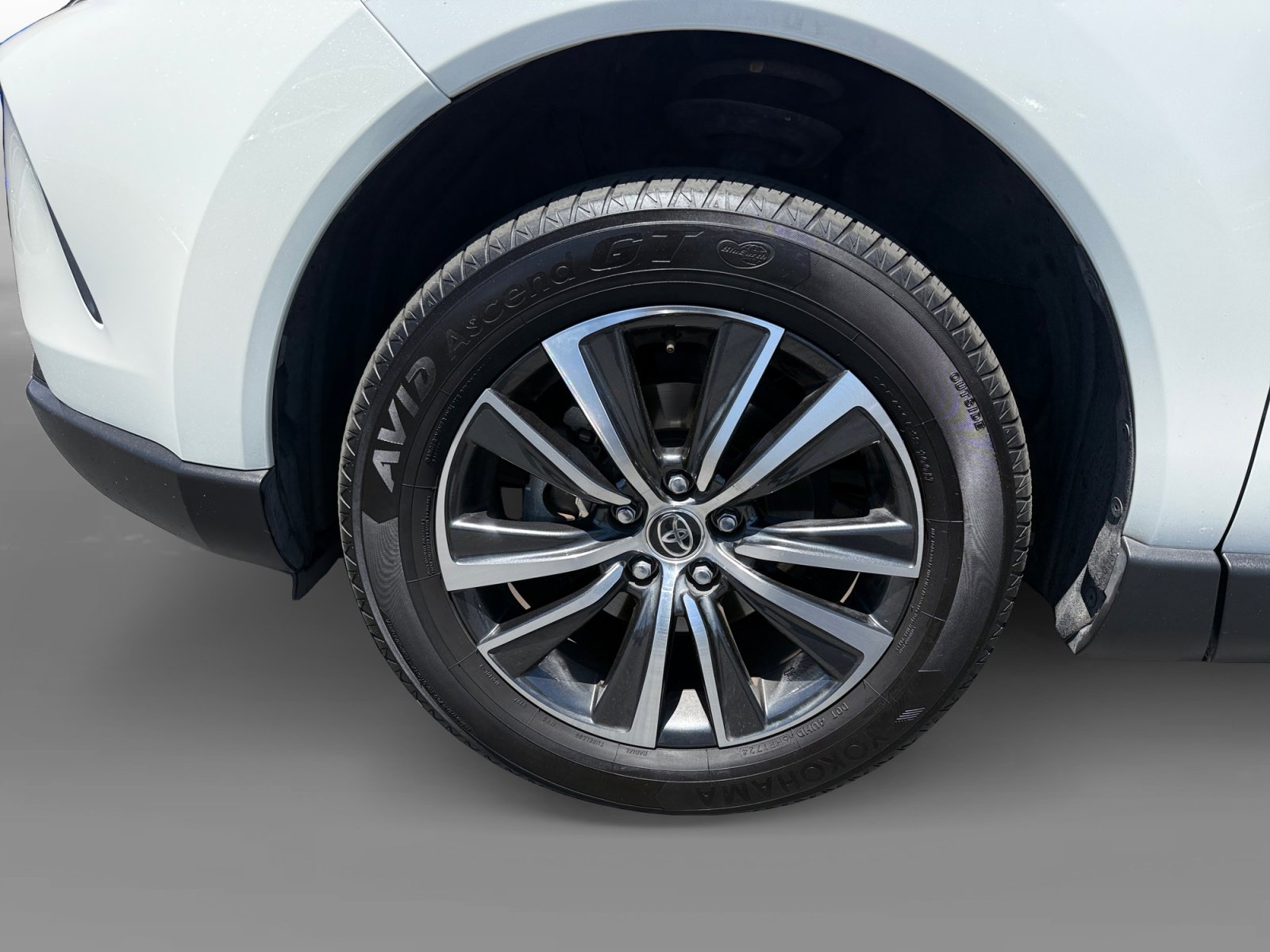 Used 2022 Toyota Venza LE AWD/4WD image 9