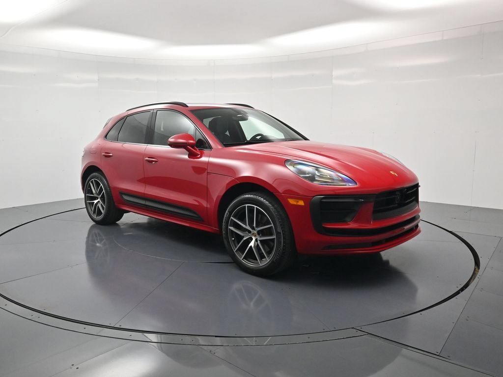 Certified 2024 Porsche Macan AWD/4WD image 36