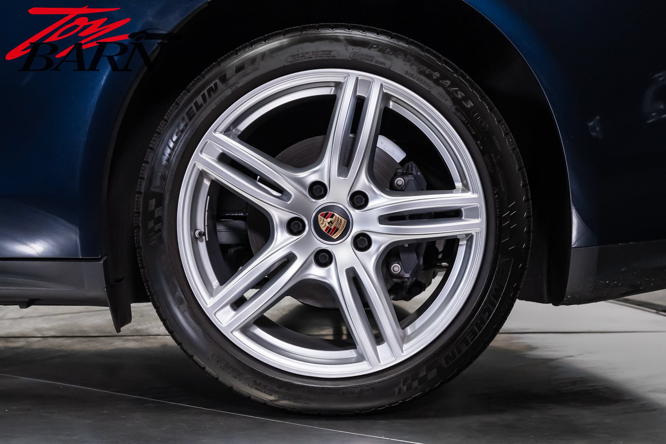 Used 2022 Porsche Panamera 4 Platinum Edition AWD/4WD image 18