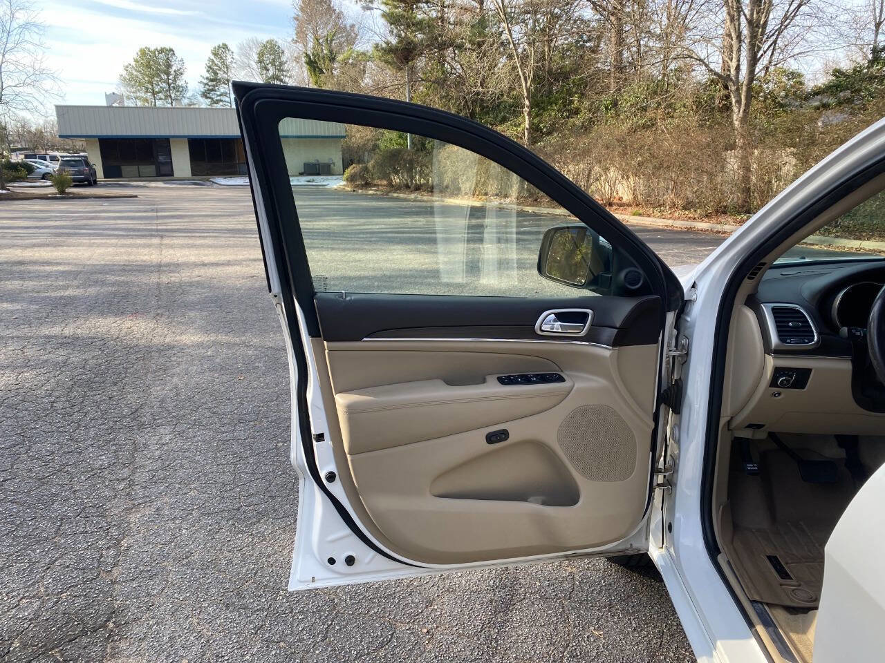 Used 2017 Jeep Grand Cherokee Overland image 15