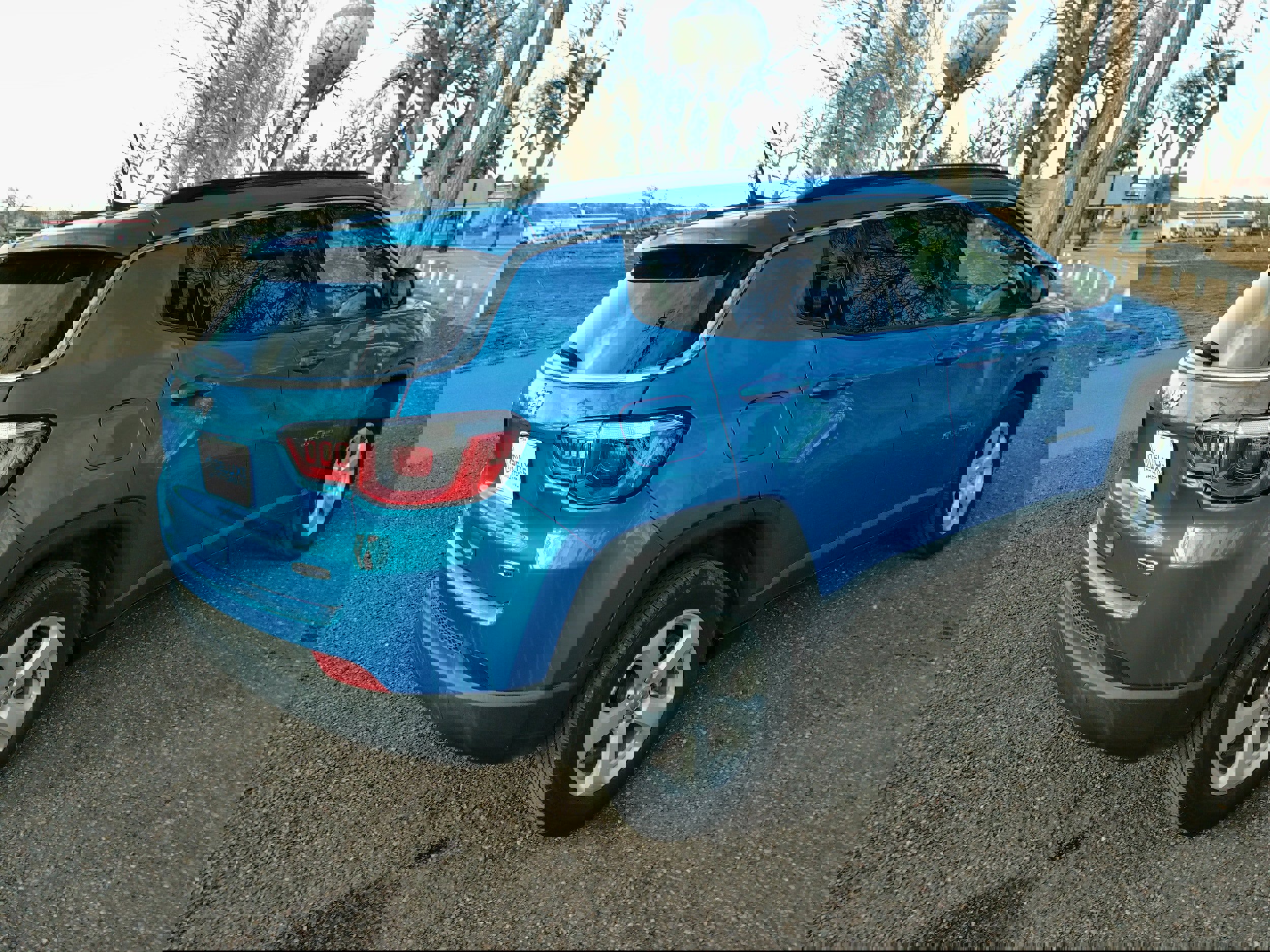 Used 2017 Jeep Compass Latitude w/ Popular Equipment Group image 4