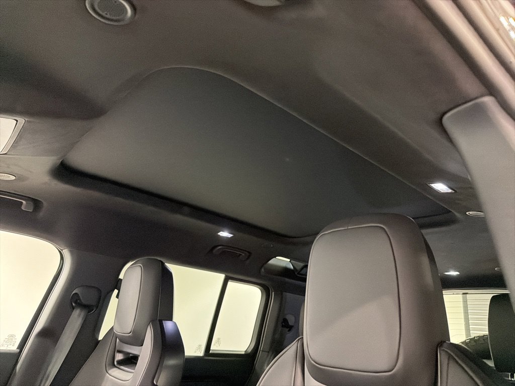 New 2026 Land Rover Defender 110 OCTA AWD/4WD image 19