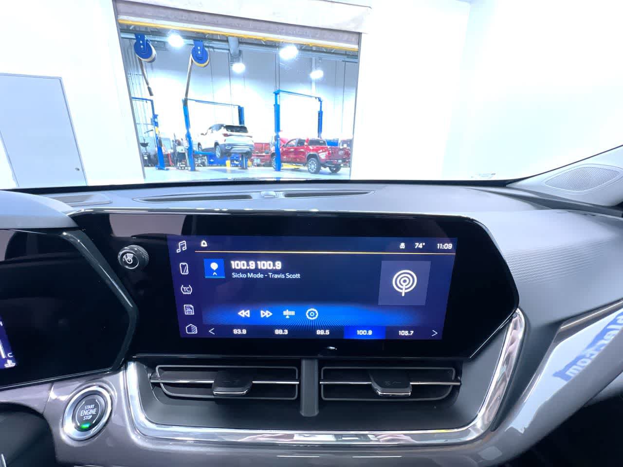 Used 2025 Chevrolet Trax ACTIV w/ Sunroof Package FWD image 25